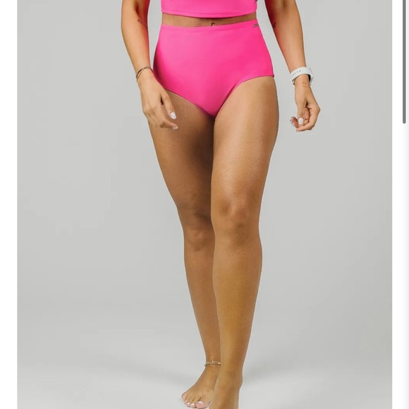 Zyia Active- Siesta Bikini top and bottom medium
Hendrix Finesse shorts medium - Picture 4 of 4